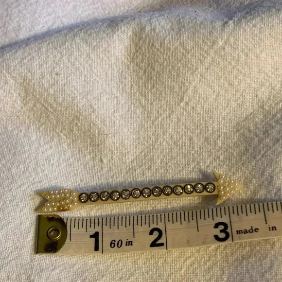 RARE Find, bone shaped as an arrow with tiny genuine seed pearls and rhinestones - Picture 7 of 7